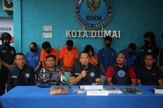 1,05 Kg Sabu dan Ganja Disita Bersama Enam Orang Lewat Penggerebekan di Banyak Tempat di Dumai
