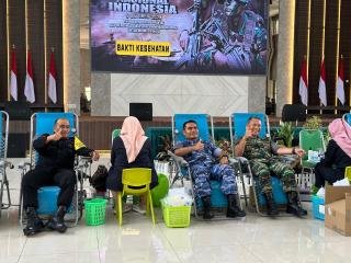 Sinergitas TNI-Polri, Satbrimob Polda Riau Peduli Ikut Donor Darah pada HUT ke-79 TNI