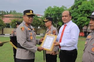 Kapolres Kampar Beri Penghargaan ke 37 Anggota Berprestasi dan Berdedikasi Tinggi