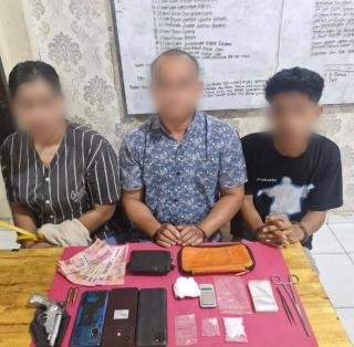 Polisi Sita Senpi Rakitan saat Penangkapan Bandar dan Kurir Sabu di Siak
