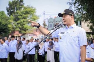 Camat dan Lurah Diminta Edukasi Warga Agar Lebih Peduli Kebersihan Lingkungan