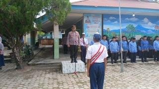 Jadi Pembina Upacara, Kapolsek Kampar Perkenalkan SMA KTB ke Siswa SMPN 1