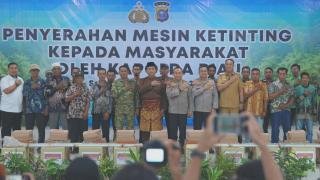Kapolda Riau Serahkan 20 Mesin Ketinting, Dorong Produktivitas Nelayan
