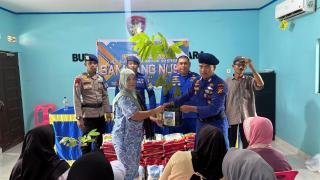 Gelar Program Jalur di Bagan Barat, Ditpolairud Bagikan Sembako dan Bibit Pohon untuk Masyarakat