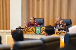 Rapat Perdana 2025, Pj Gubri Rahman Hadi Minta OPD Jangan Berpuas Diri