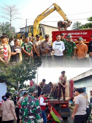 Dipimpin Wabup Pelalawan, TNI-Polri dan Pemda Turun Bersihkan Sampah di Pasar Baru