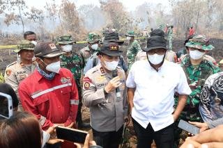 Tinjau Karhutla Didampingi Kapolda Riau, Menteri LH Soroti Pentingnya Data dan Sains