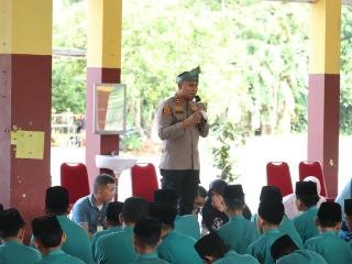 Bersama Bupati Siak, Kapolres Sepuh Lakukan Trauma Healing ke Pelajar SMP Sains Tahfizh ICS