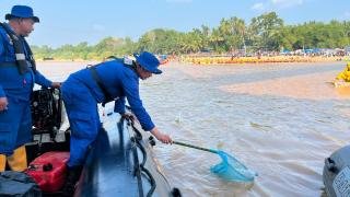 Green Policing di Arena Pacu Jalur, Ditpolairud Polda Riau Bersihkan Sampah di Tepian Narosa