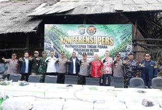 Polda Riau Ungkap Dugaan Penyelundupan 140 Ton Arang Bakau ke Malaysia