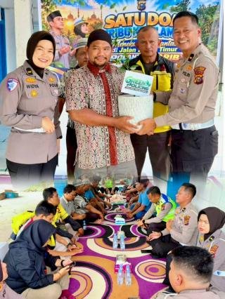 Ikhtiar Tekan Laka di Jalintim, Satlantas Pelalawan Gelar Doa Bersama dengan Sopir dan Ojol