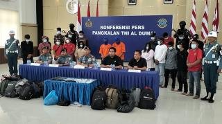 Gagal Menyeberang ke Malaysia, 19 PMI Ilegal dan Dua Tekong Ditangkap Tim Gabungan 