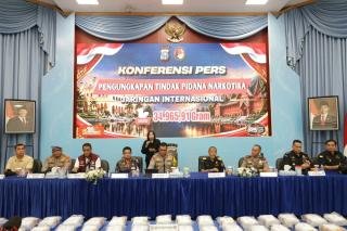 Polda Riau Gagalkan Penyelundupan 35 Kg Sabu Jaringan Internasional yang Libatkan Lima Tersangka