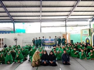 Santri Al Furqon IBS Payakumbuh Sosialisasi Zero Waste dan Gelar Program Berbagi