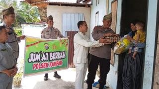Dari Rumah ke Rumah, Kapolsek Kampar Gelar Jumat Barokah di Desa Sungai Tonang