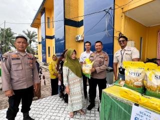 Polres Bengkalis Gelar Gerakan Pangan Murah di Rupat, Tiga Ton Beras Ludes Dibeli Warga
