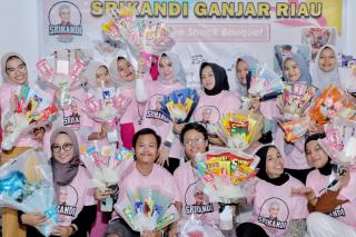 Gandeng UMKM Lokal, Srikandi Ganjar Latih Pembuatan Buket Makanan Ringan di Pekanbaru