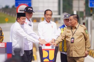 Resmikan Tol Pekanbaru-Padang, Ini Pesan Presiden Jokowi ke Gubernur, Walikota dan Bupati!