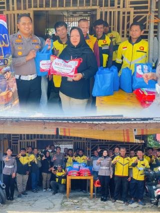 Satlantas Polres Pelalawan Menyapa Ojol seraya Bagikan Paket Sembako