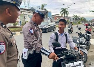 Belasan Pelajar Terjaring Operasi Patuh LK 2025 Polres Pelalawan