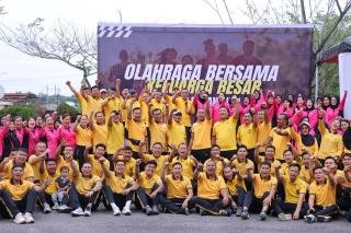 Kapolres AKBP Isa Olahraga Bersama Keluarga Besar Polres Rohil: Jaga Kekompakan 