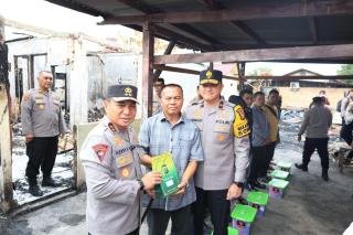 Kapolda Riau Salurkan Bantuan ke Korban Kebakaran Aspol, Sampaikan Rasa Empati