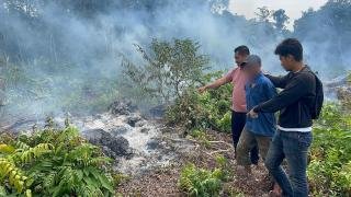Pria Terduga Bakar Lahan di Bengkalis Tak Berkutik Ditangkap Polisi