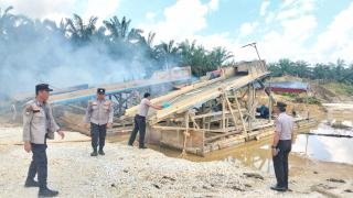 Kapolsek Pimpin Penindakan PETI di Lipat Kain, Pemilik 6 Unit Rakit Tak Ada di TKP