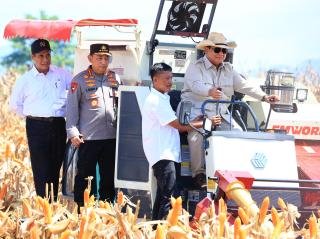 Apresiasi Polri Panen Raya Jagung Sukses, Presiden Prabowo Putuskan Ekspor 1.200 Ton ke Malaysia