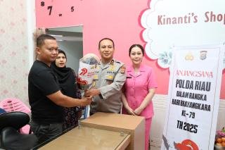 Peduli Personel Alami Disabilitas, Kapolda Riau Serahkan Santunan dan Bagikan Kaki Palsu