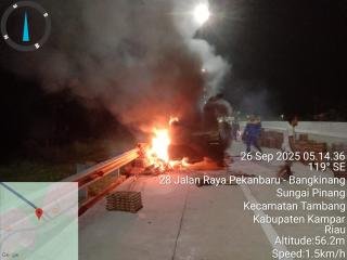 Colt L300 Asal Sumbar Terbakar di Tol Pekbang, Kerugian Ditaksir Rp30 Juta