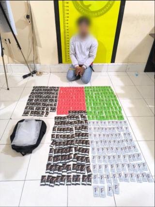 Polda Riau Ungkap Pelaku Bawa 420 Cartridge Narkotika Jenis Etomidate