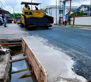 Diaspal Ulang, Pemko Pekanbaru Benahi Drainase Jalan Sekolah