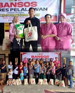 Jelang Hari Bhayangkara ke-79, Polres Pelalawan Bagikan 700 Paket Sembako ke Warga