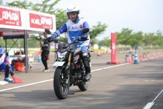 Pengereman Aman Sepeda Motor dengan Empat Jari: Kunci Pengereman Optimal