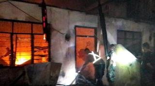 Tiga Rumah Kontrakan dan Satu Rumah Bertingkat Hangus Dilalap Si Jago Merah