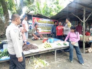 Polsek Siak Hulu Gemakan Pilkada Damai ke Pedagang dan Pengunjung di Pasar Kaget