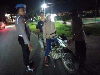 Antisipasi Kejahatan Jalanan, Polsek Keritang Giatkan Patroli Sambang di Malam Hari