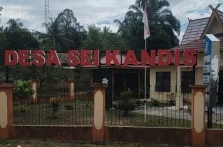 Kades Defenitif Diberhentikan Sementara, Bupati Rohul Tunjuk Edi Yasmon Plh Kades Sei Kandis