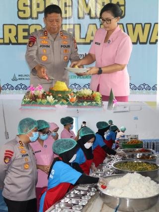 Kapolres Pelalawan Launching Pendistribusian Perdana Program MBG untuk Ribuan Pelajar