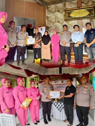 Sambut Hari Bhayangkara ke-80, Kapolres Pelalawan-Bhayangkari Anjangsana ke Purnawirawan 