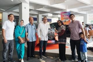 Pelanggan Asal Medan Bawa Pulang Mobil Mewah Mercedes dari Telkomsel