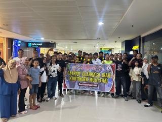 Pulang Boyong Dua Emas, Kontingen Muaythai Riau Disambut dengan Meriah di Pekanbaru