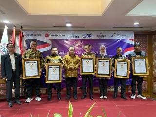 Konvensi SMSI 2025, Puluhan Tokoh Nasional Raih Anugerah Sahabat Pers dan Pin Emas