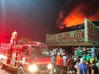 Toserba 35 Tualang Hangus Dilalap Si Jago Merah