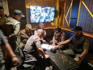 Sidak ke Klub Malam DPoin, Satpol PP Pekanbaru Cek Izin hingga Ruangan 