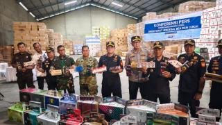 160 Juta Batang Rokok Ilegal Senilai Rp300 Miliar Disita Bea Cukai di Pergudangan Avian 