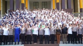 268 PPPK dan PHL Terima Kartu BPJS Ketenagakerjaan, Kapolda Riau: Hindari Hedonisme