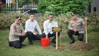 Tanam Pohon Gaharu, Kabareskrim: Penegakan Hukum Berdampingan dengan Pelestarian Alam