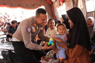 Polres Siak Gelar Trauma Healing di Tenda Pengungsian PT SSL, Pulihkan Psikologis Pasca Kerusuhan